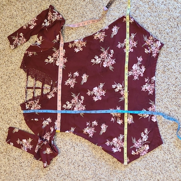 36. HP! Daytrip by Buckle floral blouse, back crochet inset, handkerchief hem - Picture 12 of 16